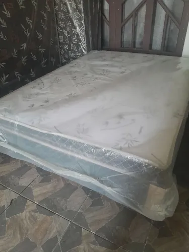 Vendo cama de casal conjugada 5cm de espuma FRETE GRÁTIS PARA JOINVILLE Aceito cartão pix