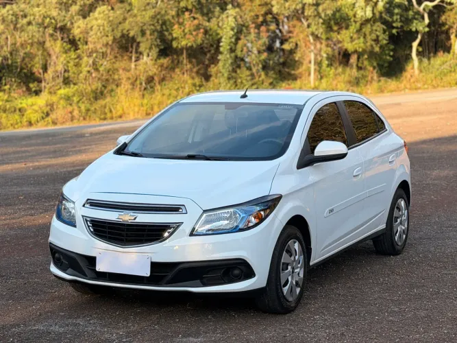 Chevrolet Onix Hatch LT 1.4 8V Flex Power Mec. 4P 2015