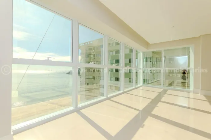 Apartamento com 4 suítes no One Tower na Barra Sul no Balneário Camboriú
