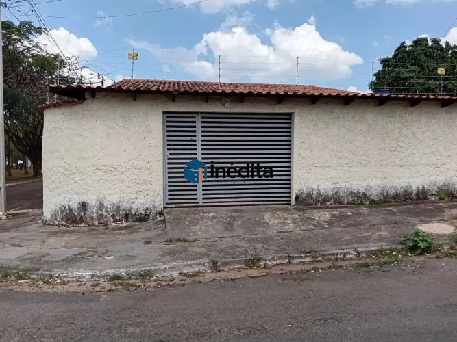 Casa de 2 Quartos com Garagem Coberta no Setor Itatiaia - R$ 1.800