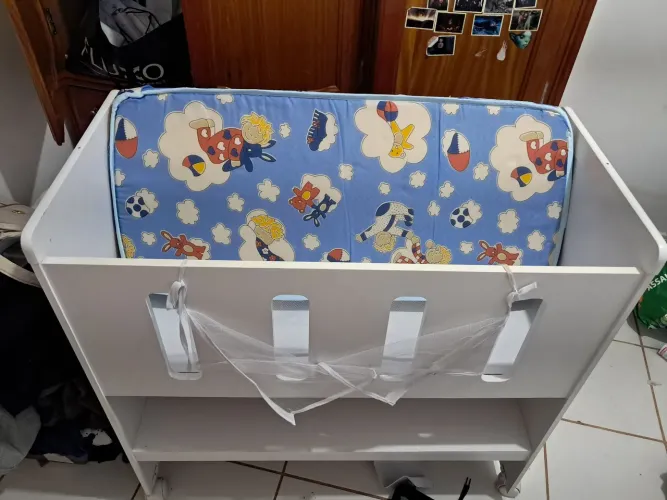 Vende-se mini berço, com colchão novo