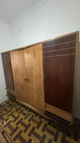 Guarda-roupa vintage antigo