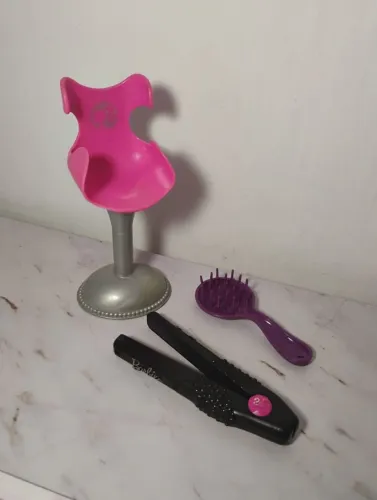 Acessórios Boneca Barbie - Cadeira, prancha e escova da barbie original