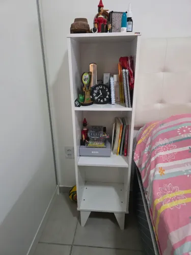 Livreiro com prateleiras