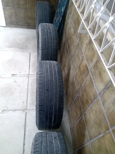 Pneu 215/60/17