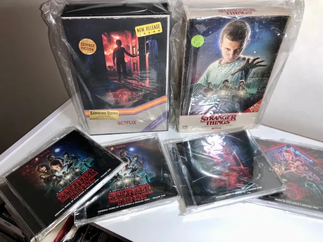Stranger Things 4K UHD + CDs