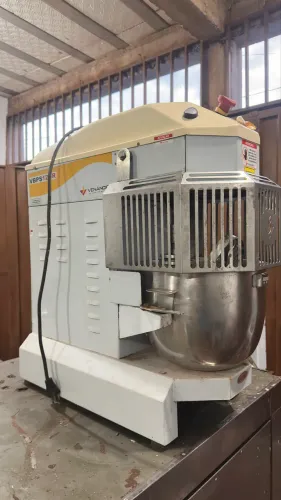 Vendo batedeira industrial 12 litros