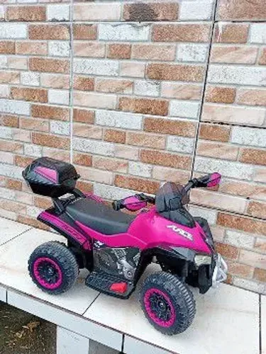 Vende-se um triciclo infantil