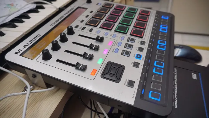 Trigger Finger pro Midi controlador