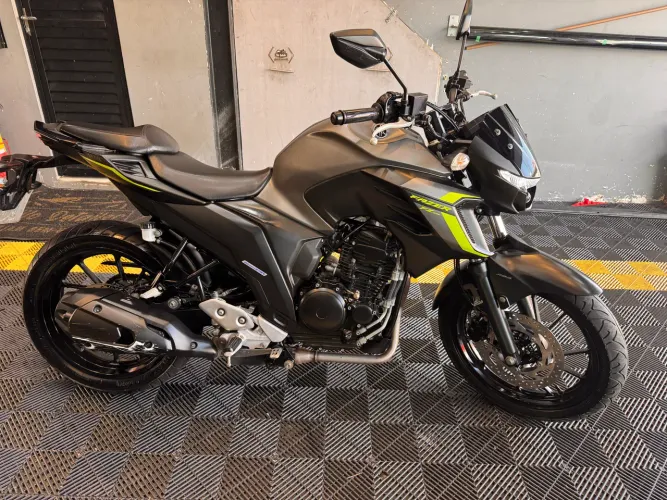 Fazer 250 Seminova