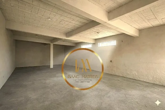 Galpão com 126m2 no Campos Eliseos, Salão amplo, Banheiro, 50m da Av. Dublim.