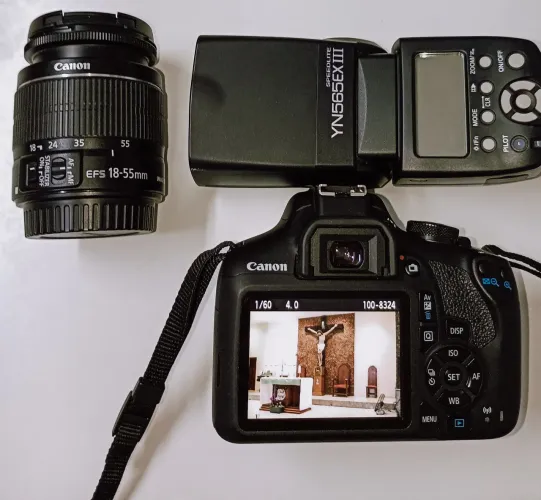 Câmera EOS Rebel T7 +  LentF-S 18-55mm e Flash Yongnuo.     