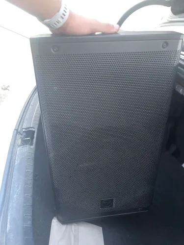 Caixa de som profissional RCF 910 