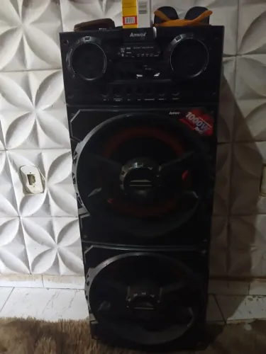 Caixa de som amplificada da marca amvox, modelo AMVOX ACA 1005 titan.