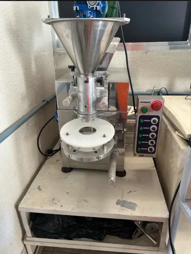 Máquina de salgados industrial (7a250 grs)