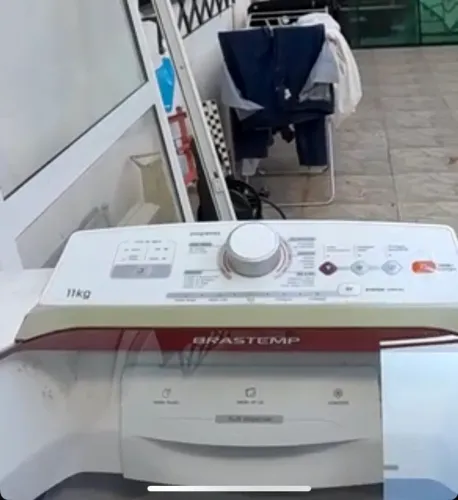 Vende-se máquina de lavar , funciona tudo, só faz um barulho fora do normal