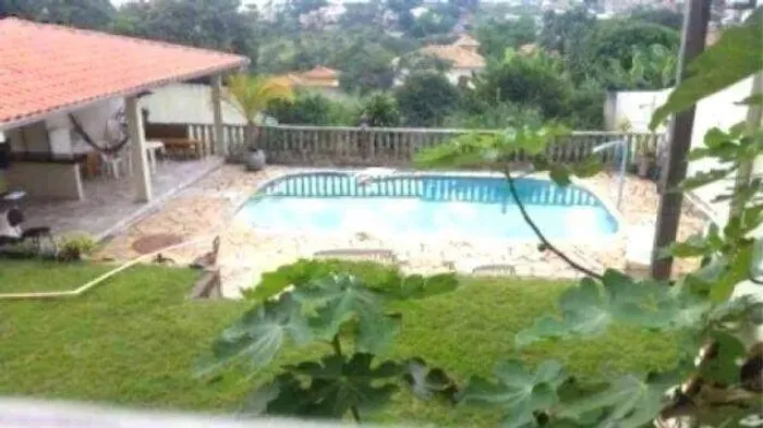 Casa com 03 quartos e 04 vagas a venda no bairro Trevo em Belo Horizonte