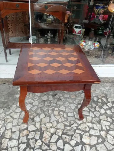 Mesa marchetada 