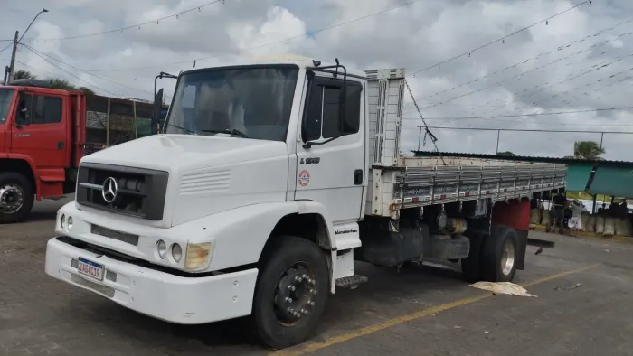 Caminhão Mercedes Benz L1318
