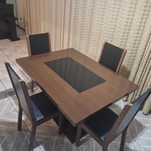 MESA JANTAR COM 4 CADEIRAS 