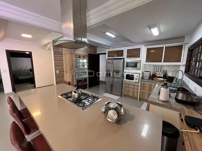 Casa em condomínio fechado para locação anual no Bairro Ariribá em Balneário Camboriú com