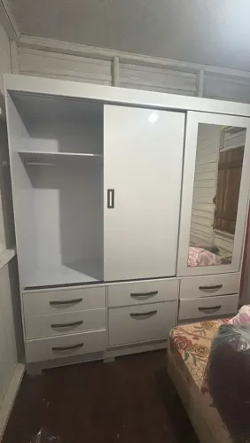 Vende-se um guarda-roupa de casal