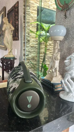JBL Boombox camuflada.