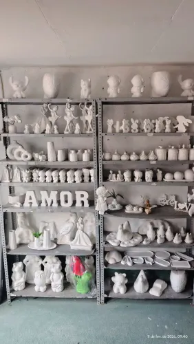 PEÇAS DE DECORAÇÃO E KITS DE GESSO PARA PINTAR