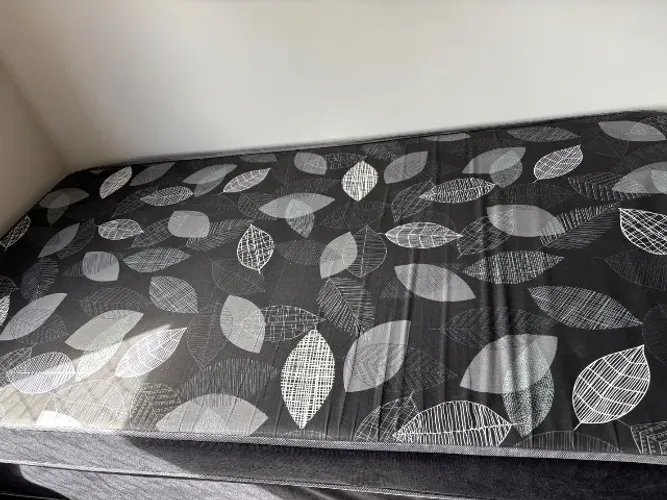 Cama box viuvo com colchão , cama box solteiro seminovos, em perfeito estado, na cor preta