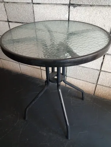 Mesa bistrô com tampo de vidro transparente trabalhado 60cm