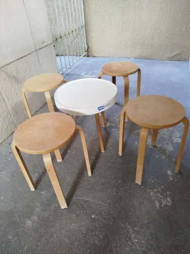 Mesa com cadeiras