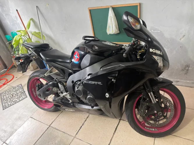 CBR 1000 rr fireblade troco ou vendo