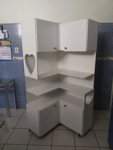 Móvel de Canto com rodinhas
