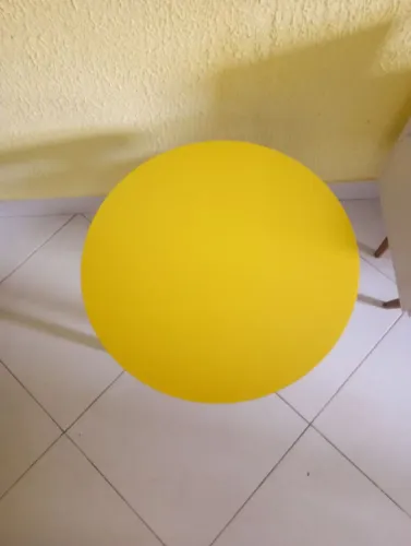 Mesinha de canto, 50 por50 , 48 centímetros de altura