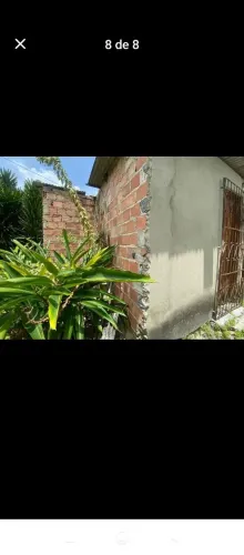 Vende-se terreno com casa pequena 