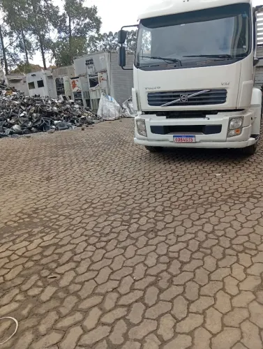 Volvo VM 260 6 x 2R / ano 2011