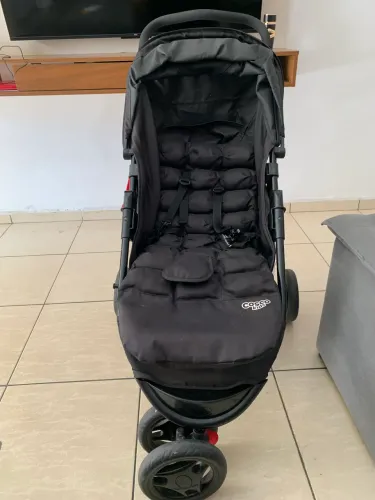Vendo um carinho de bb