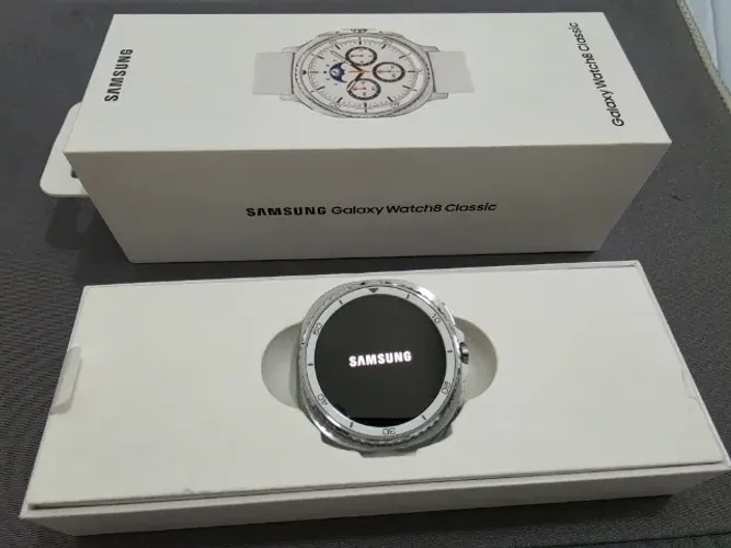 Samsung Galaxy Watch 8 Classic Branco / Prata - 3 Meses de Uso - Impecável na Caixa