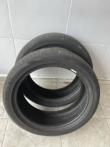 Par de pneus 235/45 aro 19