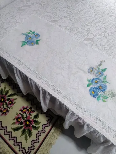 Caminho de mesa antigo organza pintado a mão