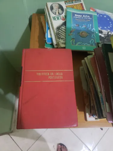 Livros da biblioteca da língua portuguesa