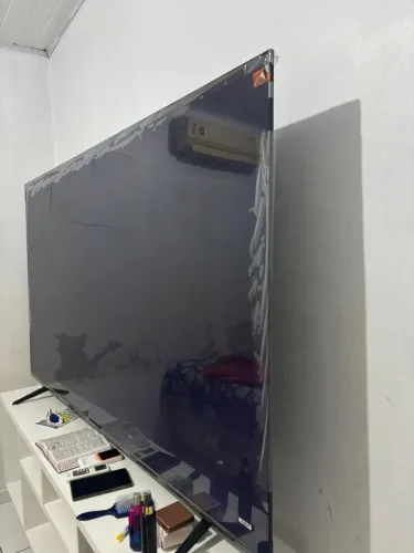 Vendo tv 85 polegadas 1 mês de uso estou vendendo por que estou precisando de dinheiro
