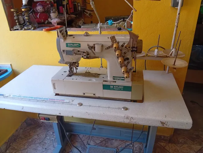 Máquina de costura industrial siruba colarete 