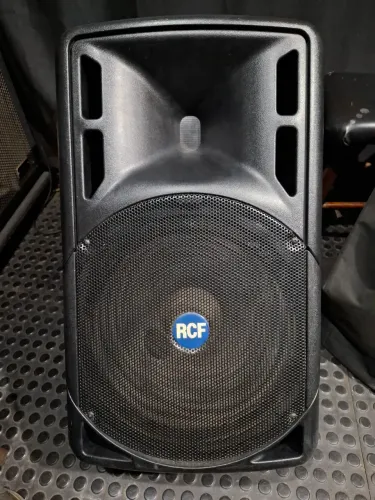 Caixa RCF Art 315 Ativa 480 Watts de 15 " Made in Italy com capa
