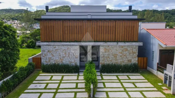 Casa à venda com 150 m² e 3 suítes, no Jardim Panorâmico em Garopaba - SC