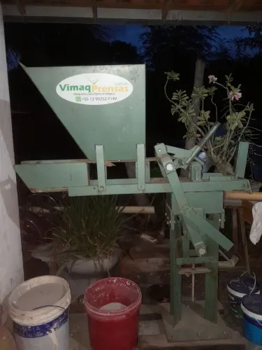 Maquina de fazer tijolo ecológico 