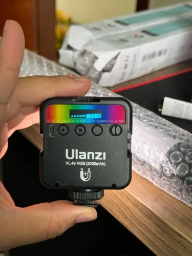 Ulanzi VL49 RGB LED 2500K-9000K Magnética para Câmera e Vídeo