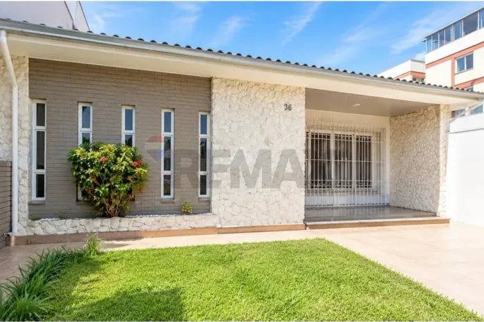Casa Térrea 3 Dormitórios À VENDA bairro Centro CANOAS RS