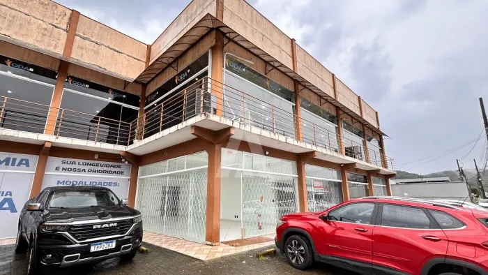 LOJA COM 62,3M² COM LAVABO, BOA VISIBILIDADE NO BAIRRO BOEHMERWALD