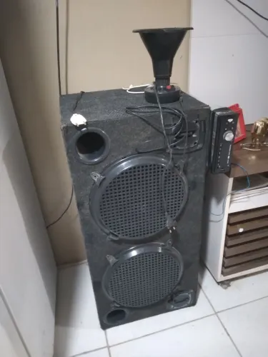 Vendo esta caixa de som 